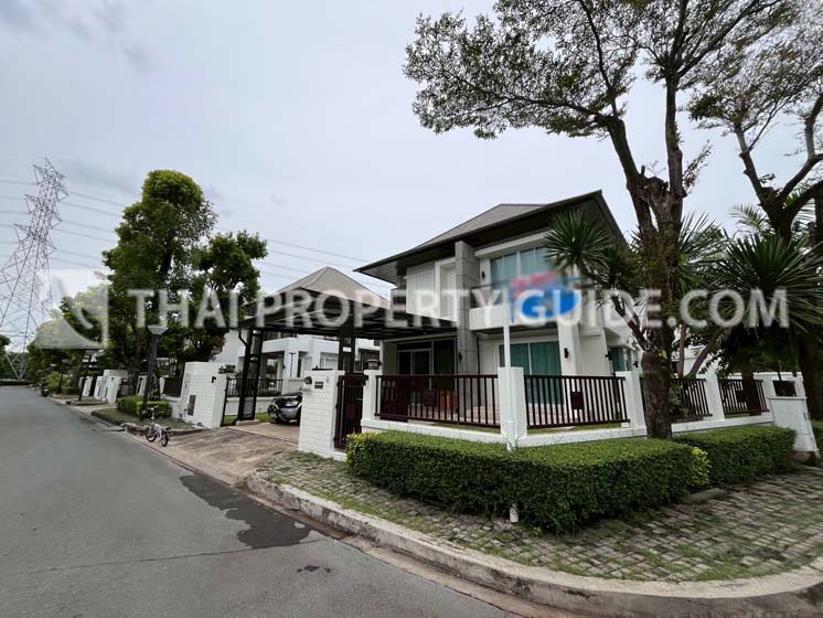 House with Shared Pool in Bangnatrad 